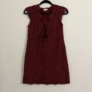 Tobi Scalloped Lace Shift Dress in Red Wine Size XS